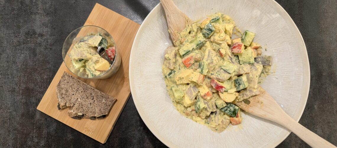 Heringsalat mit Mango-Curry-Dressing