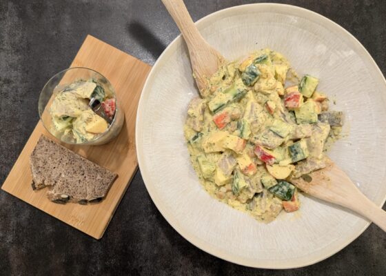 Heringsalat mit Mango-Curry-Dressing