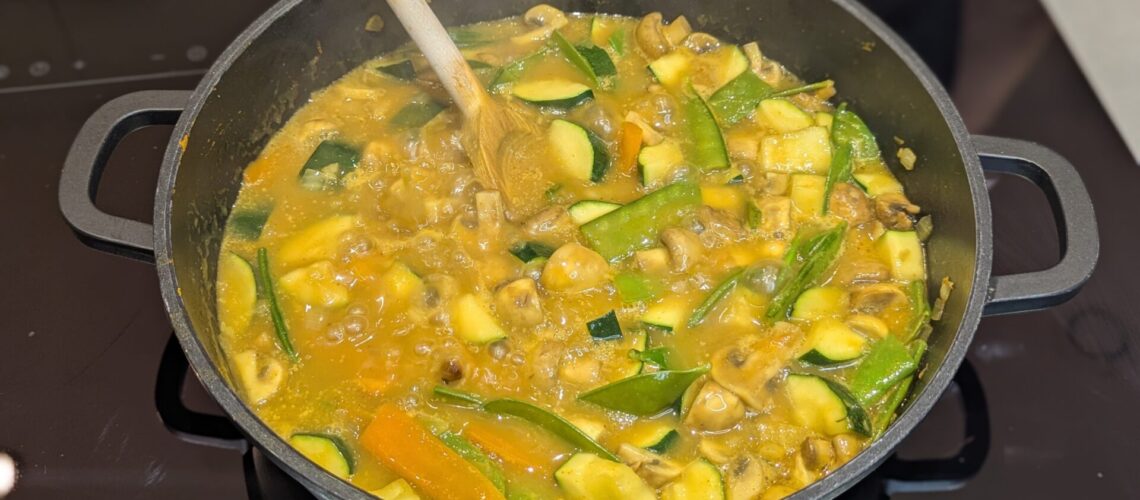 Gelbes Thai Curry mit Gemüse