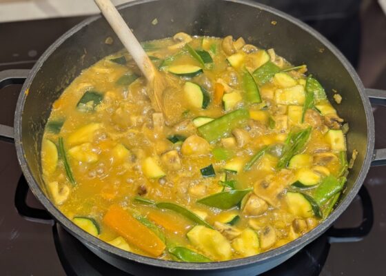 Gelbes Thai Curry mit Gemüse