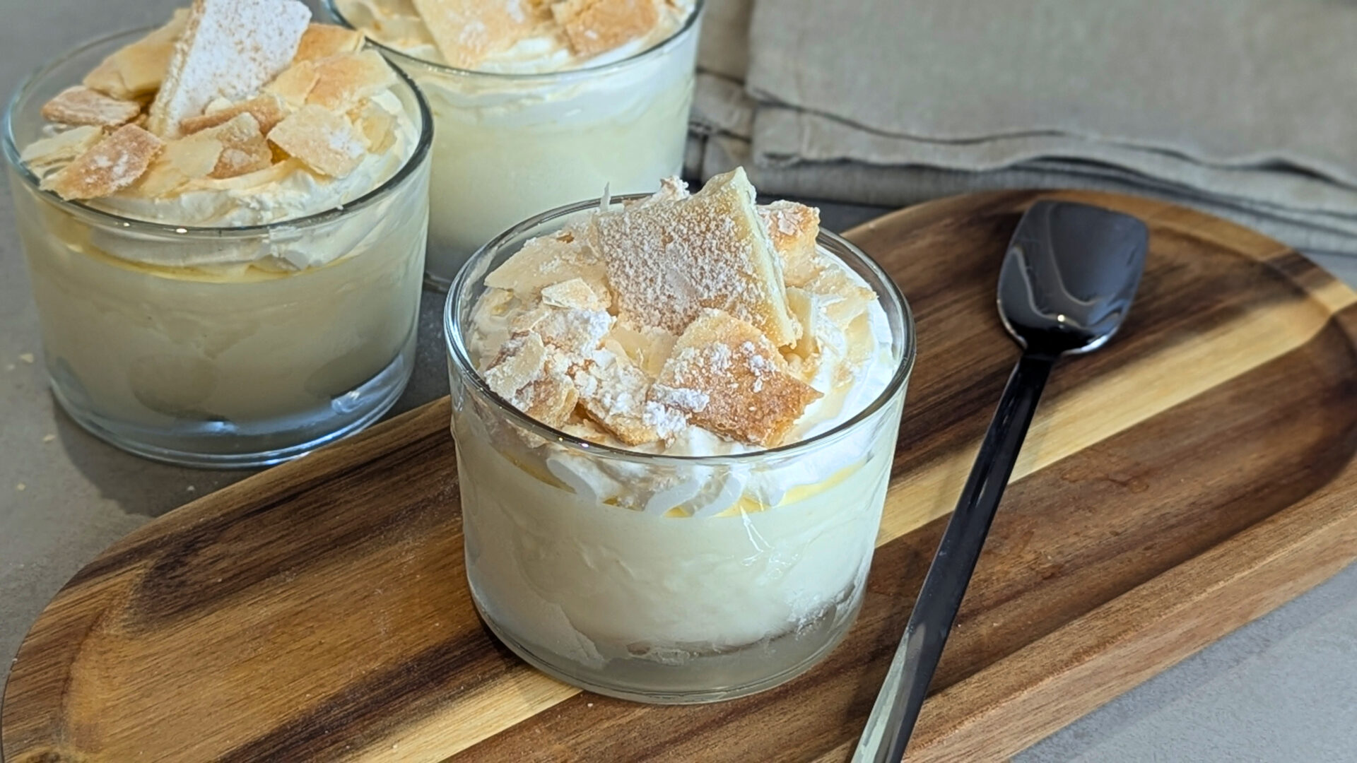Cremeschnitten-Eis im Glas