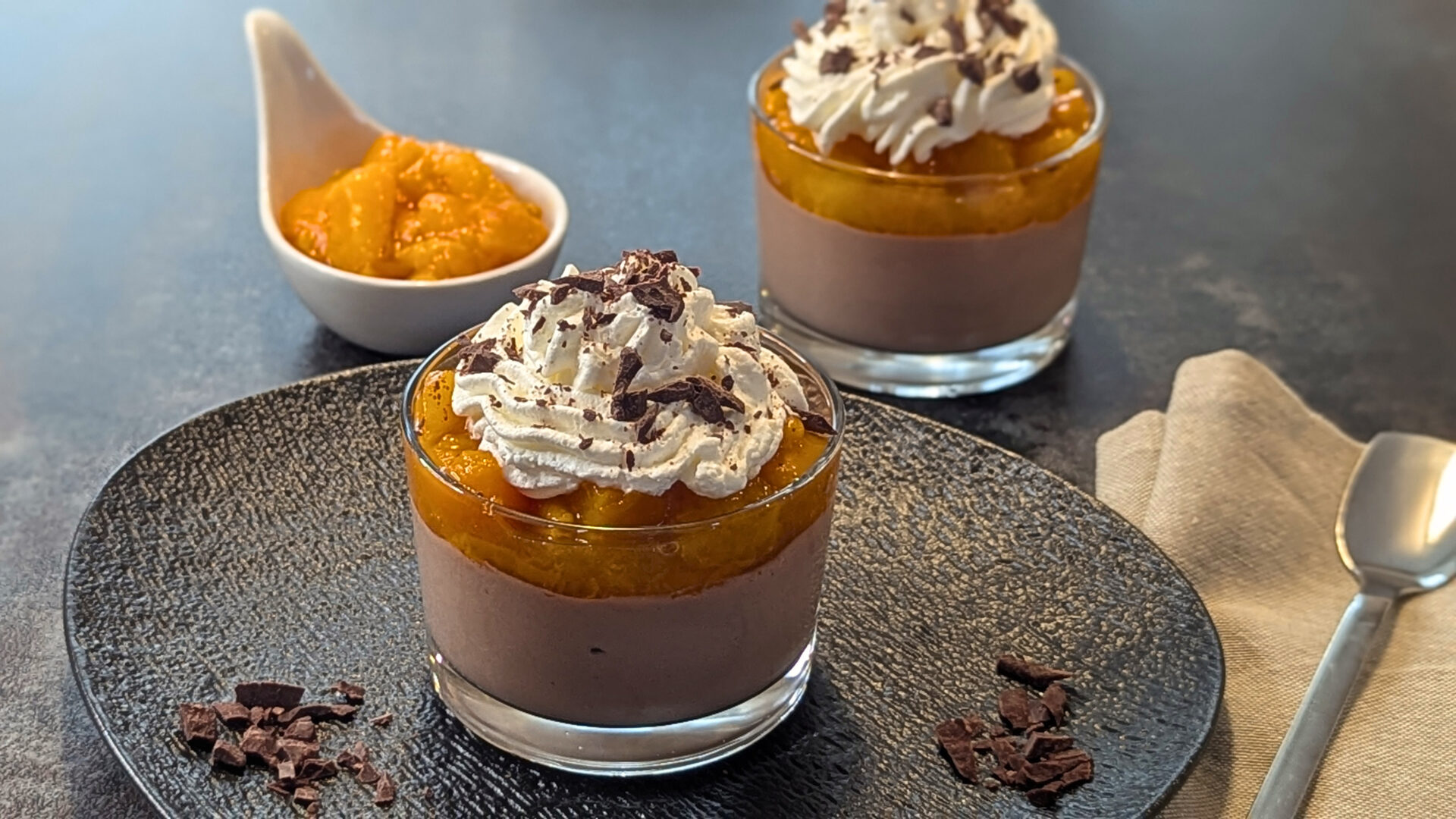 Sacher-Eis im Glas