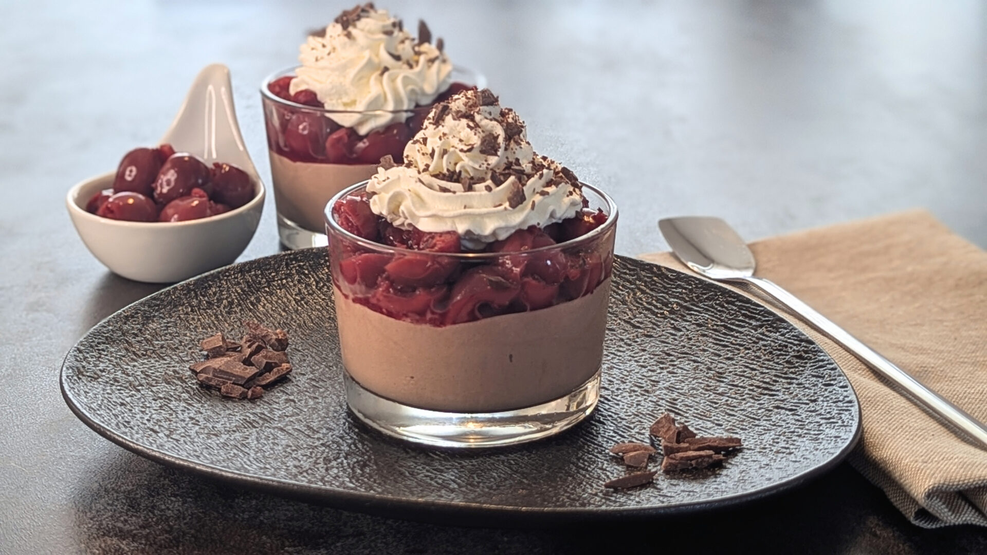 Schwarzwälder Kirsch Eis im Glas